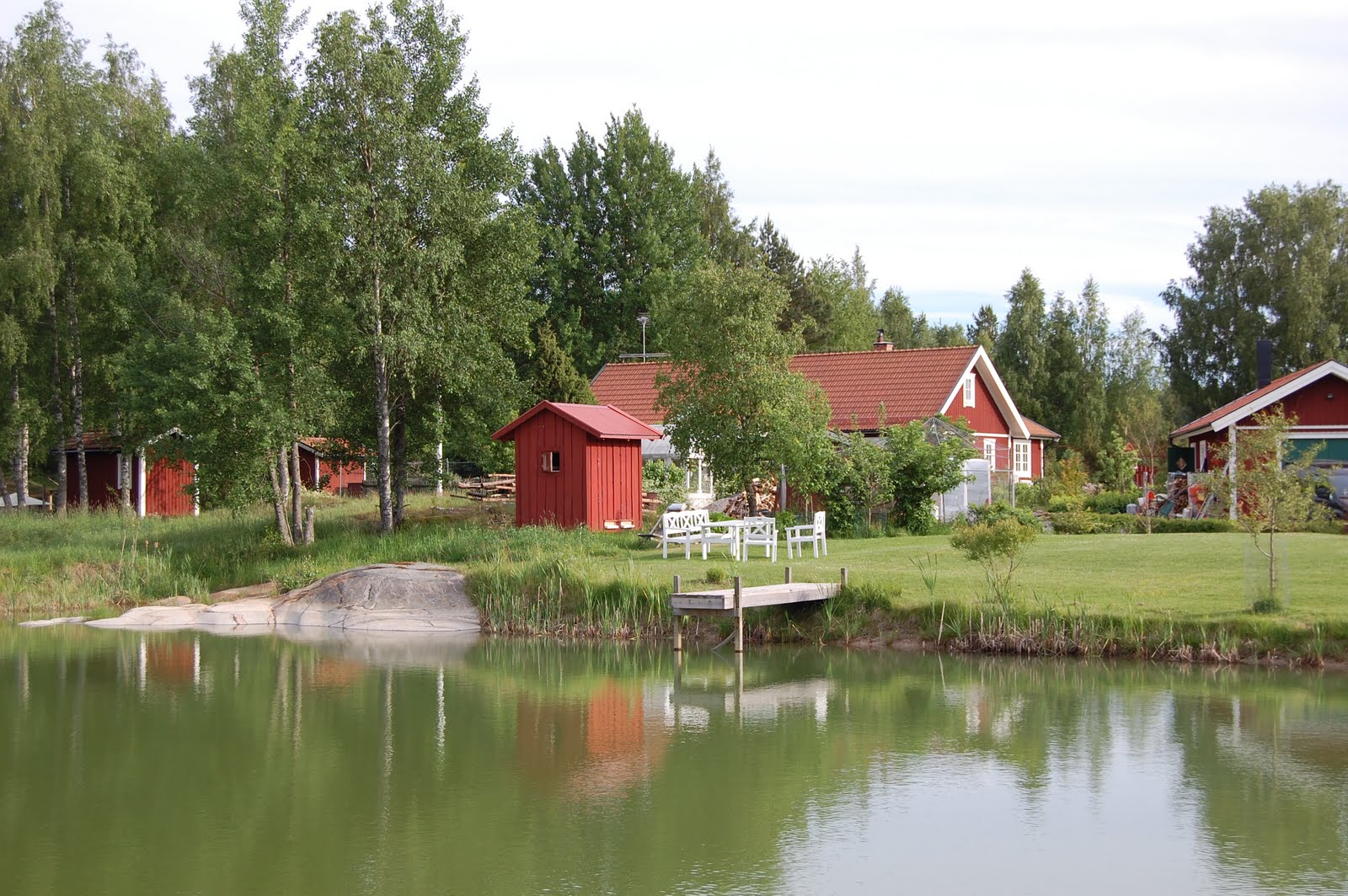 min trädgård vid sjön min trädgård vid sjön